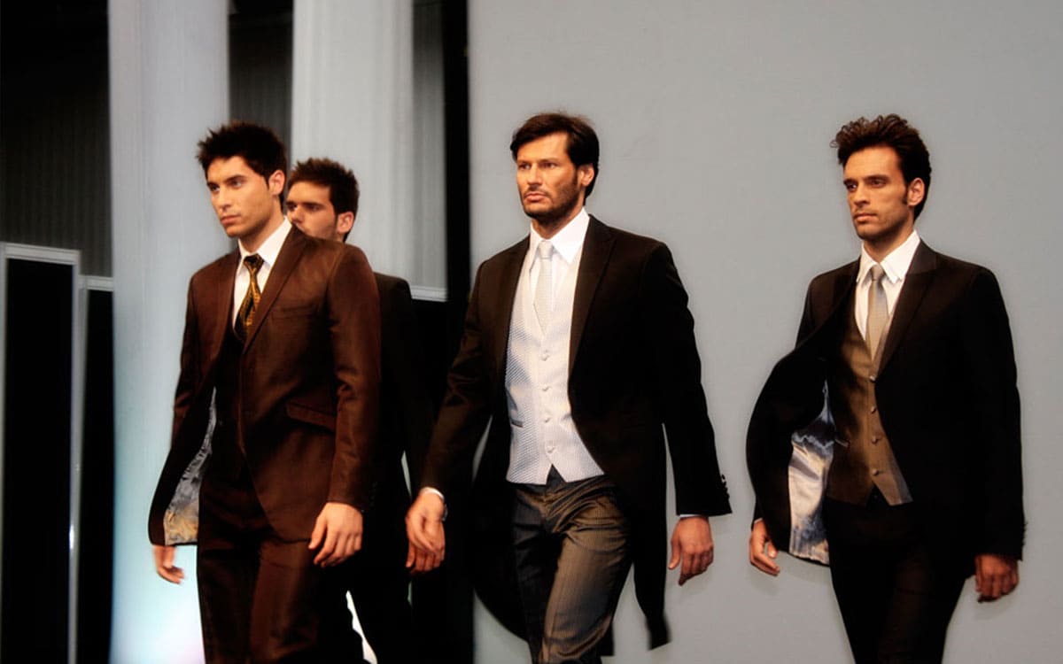 Desfile masculino de trajes de Alejandro Moda