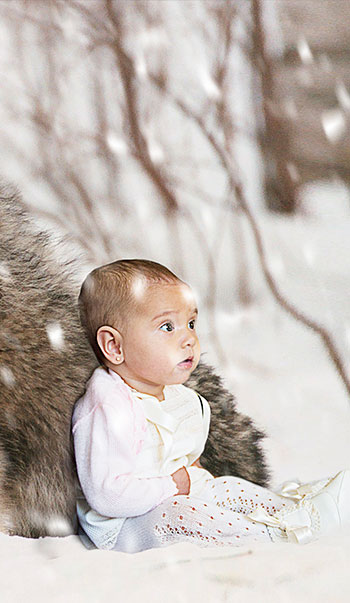 Fotografía creativa de bebé con lobo