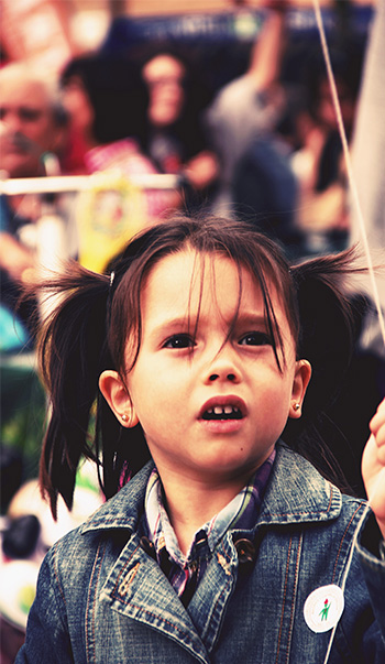 Retrato niña con globo